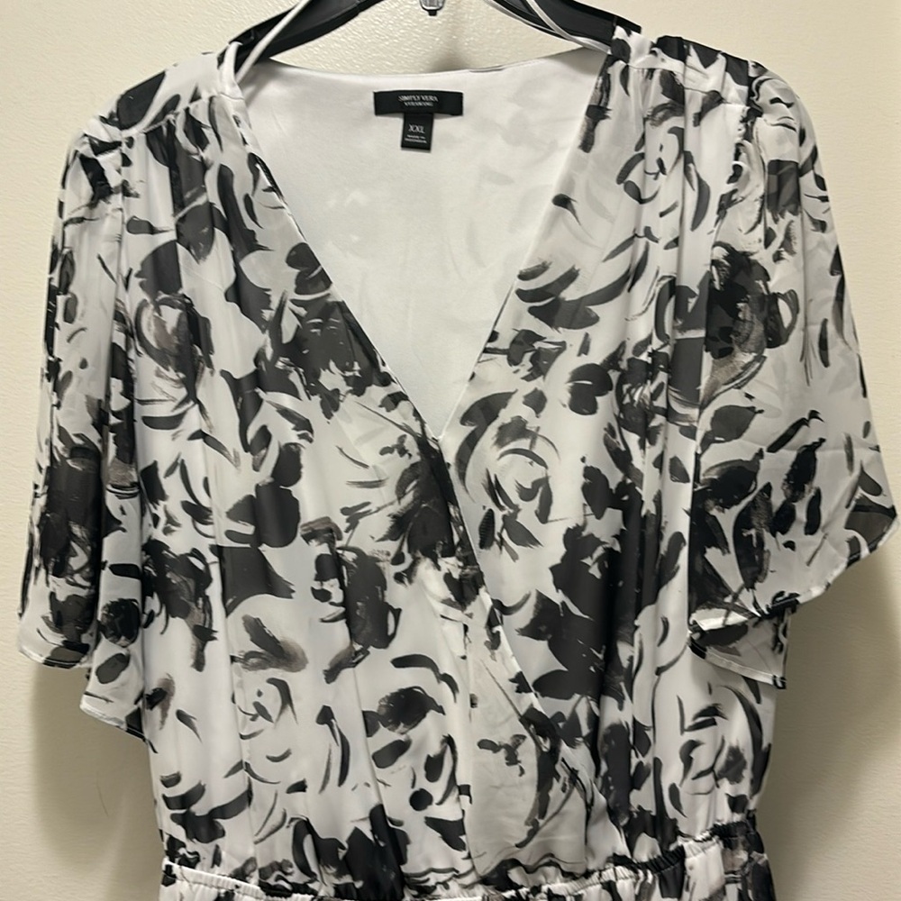 Simply Vera by Vera Wang black and white dress in excellent used condition